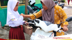 SDN Tapen Magetan Tak Kunjung Terima MBG, Orang Tua Siswa Terpaksa Antar Nasi ke Sekolah.